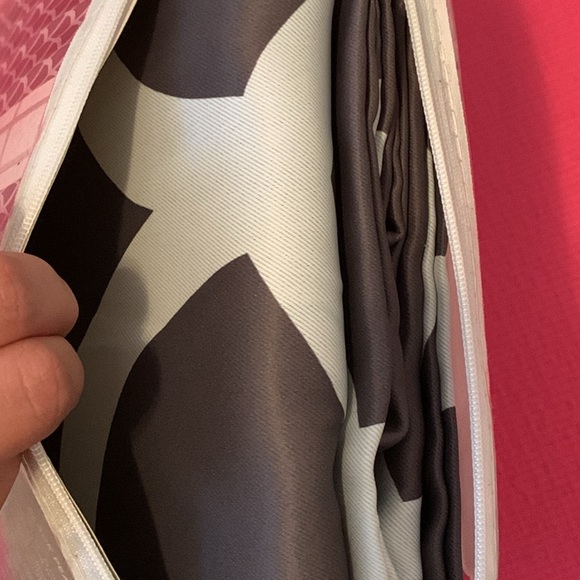 Brand new curtain (52’’ x 84’’) - Picture 3 of 4